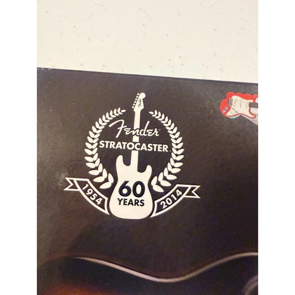 FENDER STRATOCASTER Guitar 60 Years 600 Pc Jigsaw Puzzle Aquarius Games SEALED